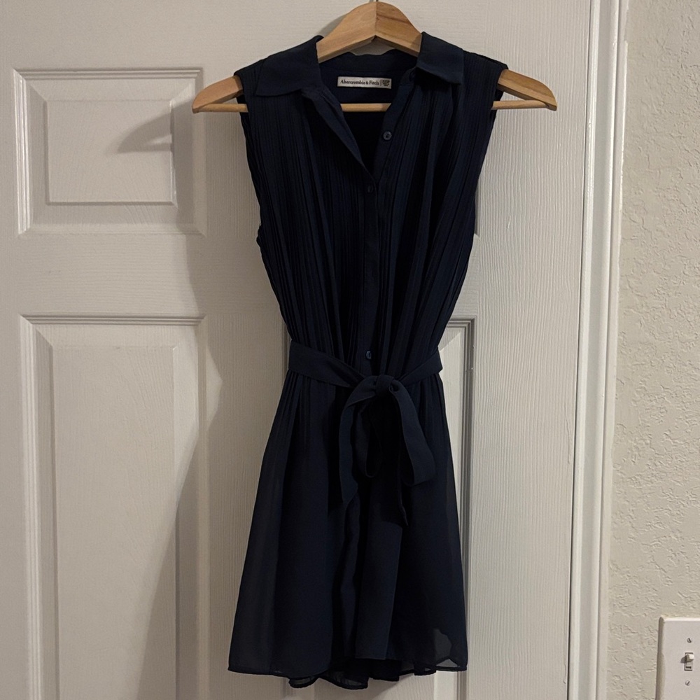 Abercrombie & Fitch Sleeveless Navy Pleated Shirt Dress with Tie